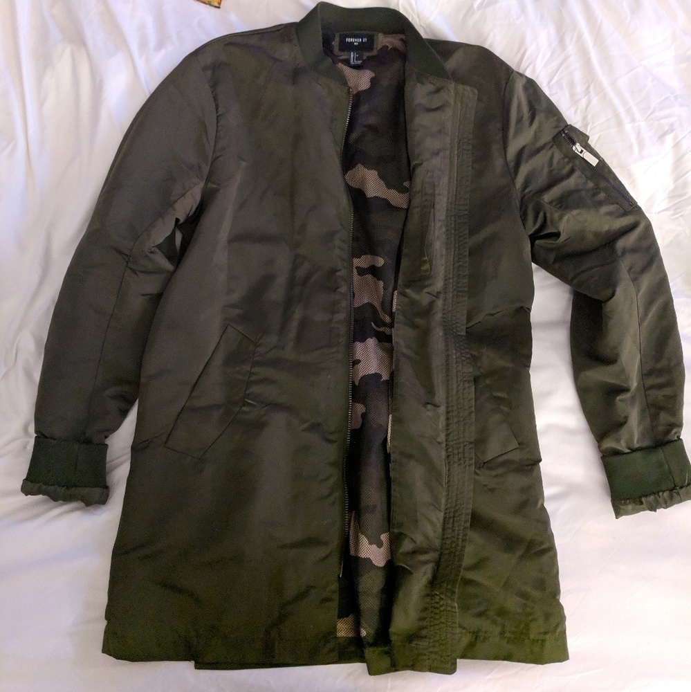 Green/Camo windbreaker